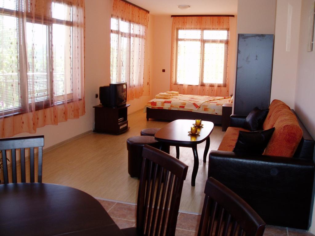 Villa Prolet General-Kantardzhievo Oda fotoğraf